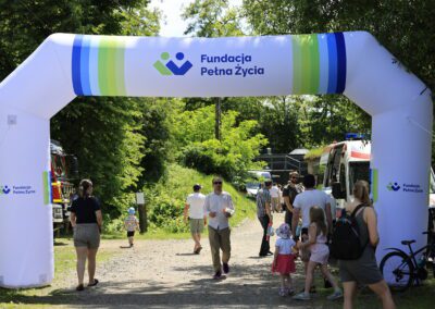 wejście na piknik z dmuchanym balonem fundacji